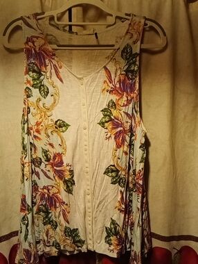 Women's AKEMI + KIN Floral Button-Front Sleeveless Top - Multicolor Print